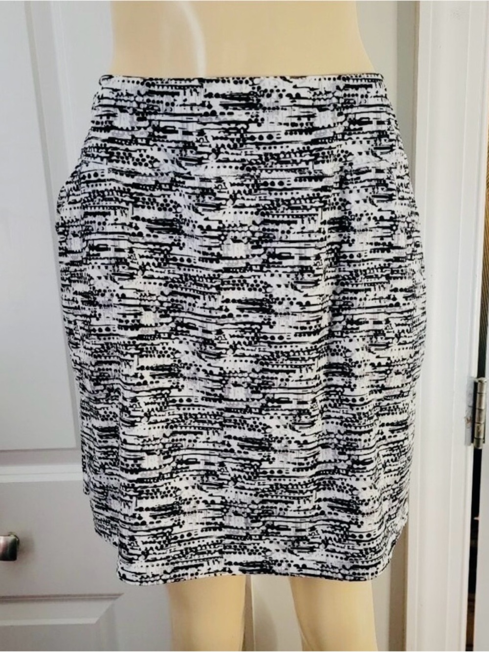 Kate Lord Women’s Black & White Golf / Tennis / Pickleball Sport Skort, Size L